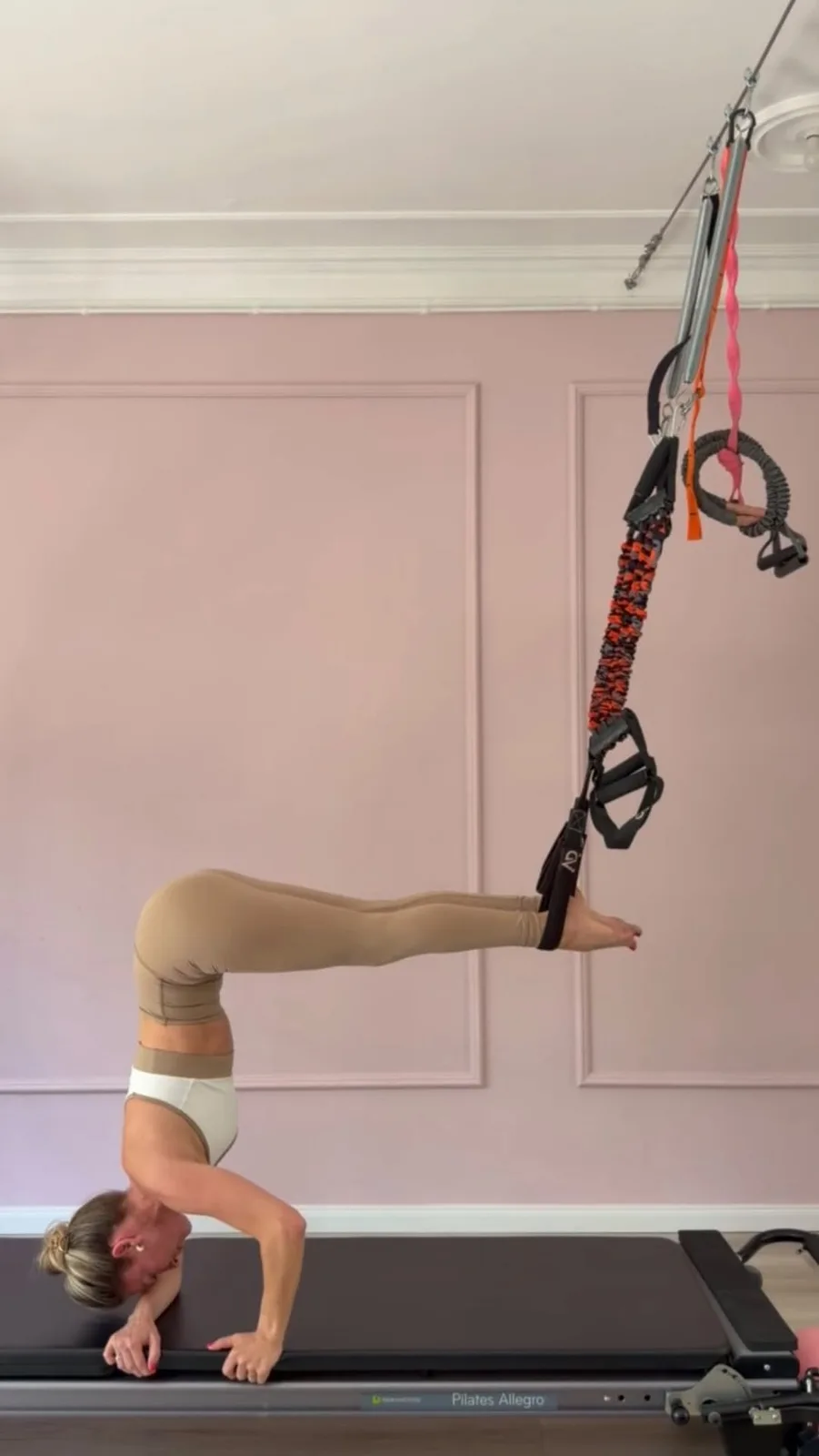 Felfüggesztéses NewPilates gyakorlat a pasaréti stúdióban