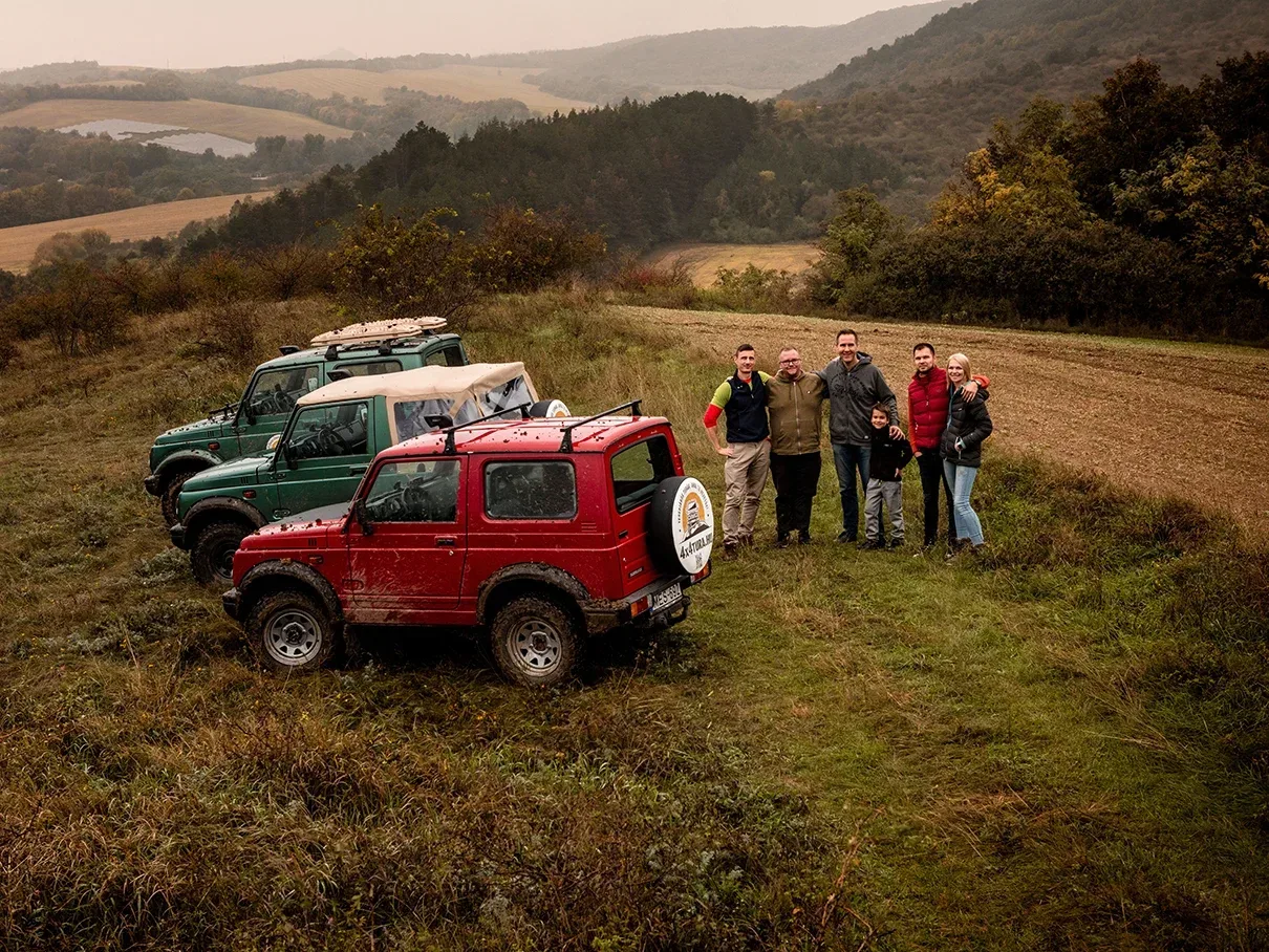 Suzuki Samurai a pilisi tájon